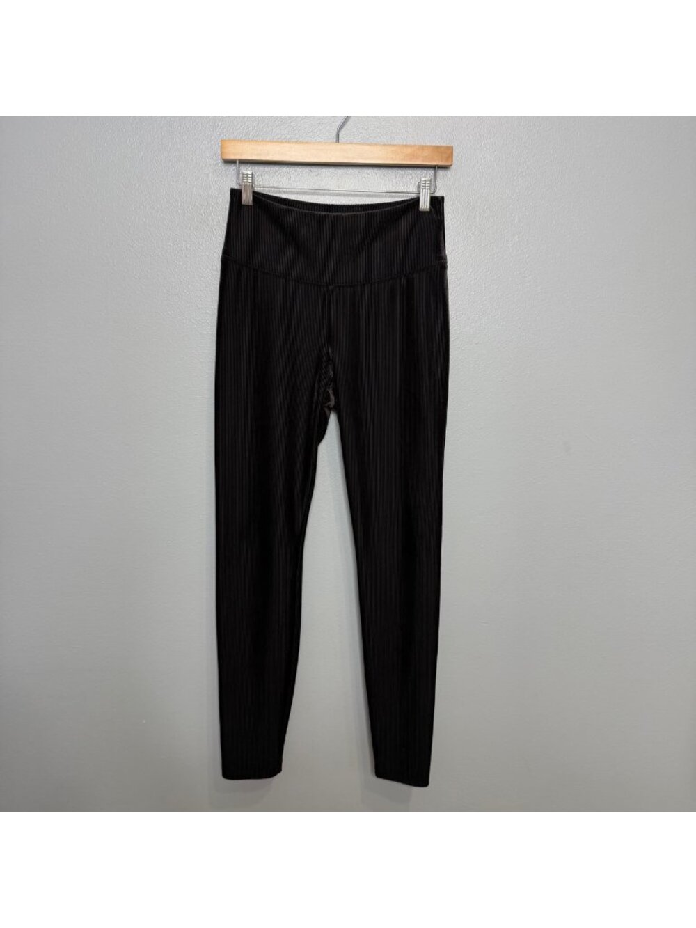 WHITE HOUSE BLACK MARKET black rib corduroy runway leggings size 6